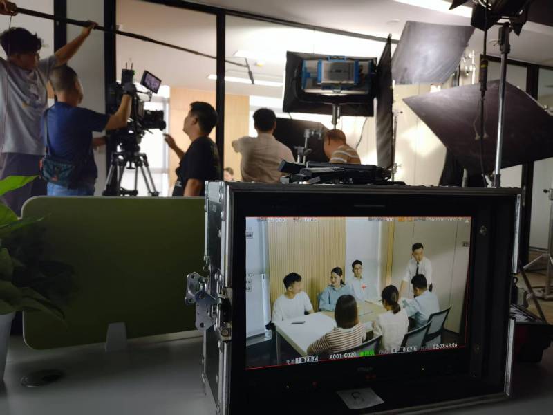 渭南TVC拍摄公司：科技产品视觉化大师，诠释未来感与功能美学