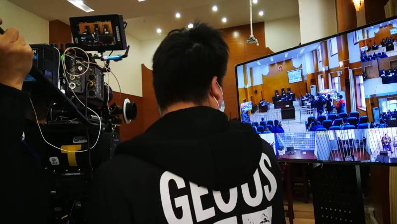 AI生成VS人工创意——渭南广告片拍摄公司的技术浪漫主义实践